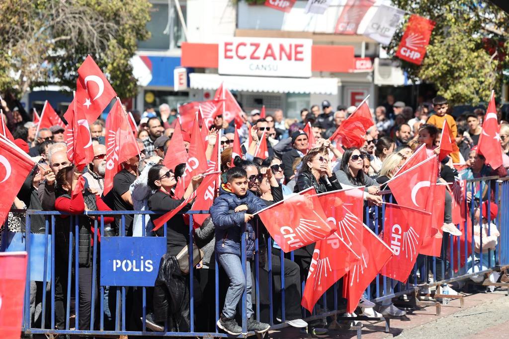 Özgür Özel, Aliağa'da vatandaşlarla buluştu