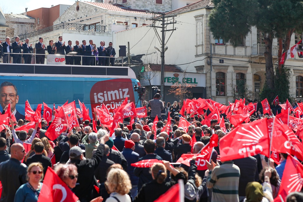 Özgür Özel, Aliağa'da vatandaşlarla buluştu
