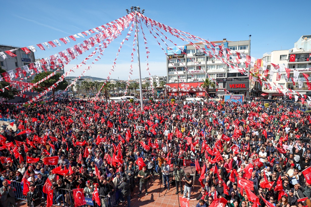 Özgür Özel, Aliağa'da vatandaşlarla buluştu
