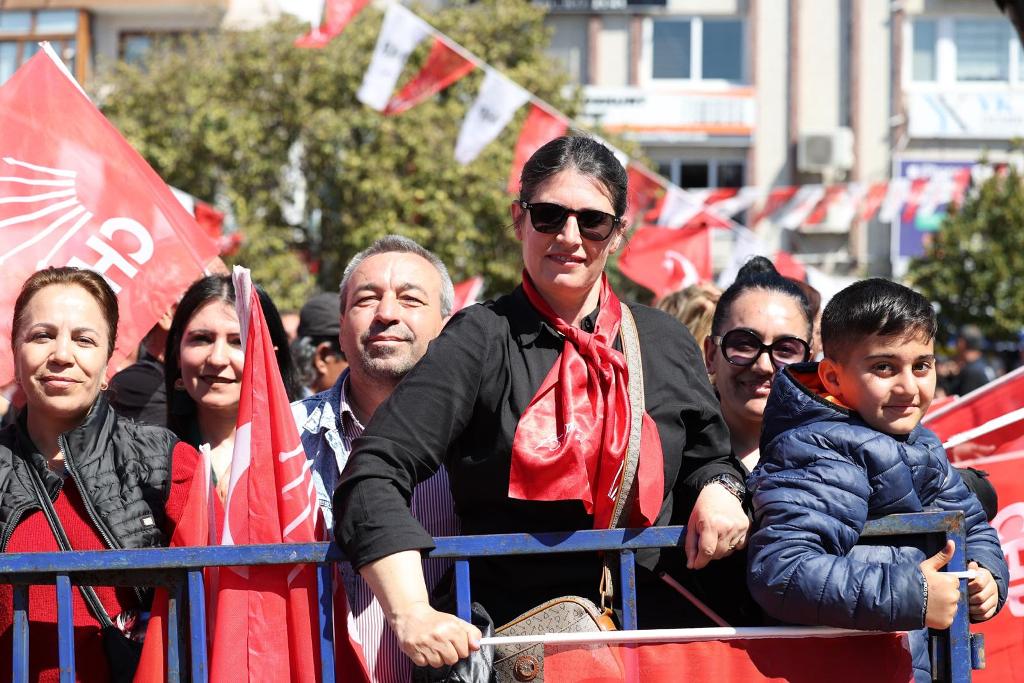 Özgür Özel, Aliağa'da vatandaşlarla buluştu