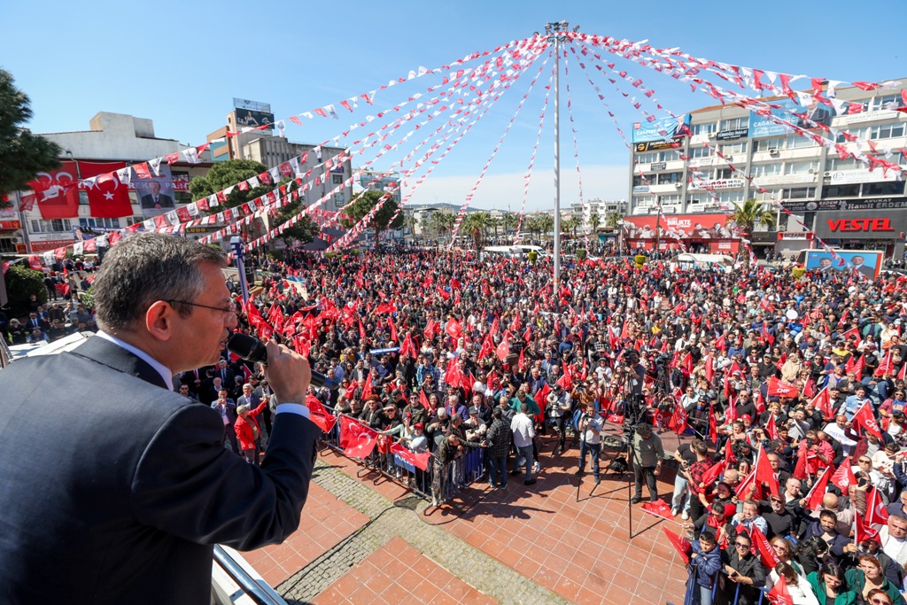 Özgür Özel, Aliağa'da vatandaşlarla buluştu