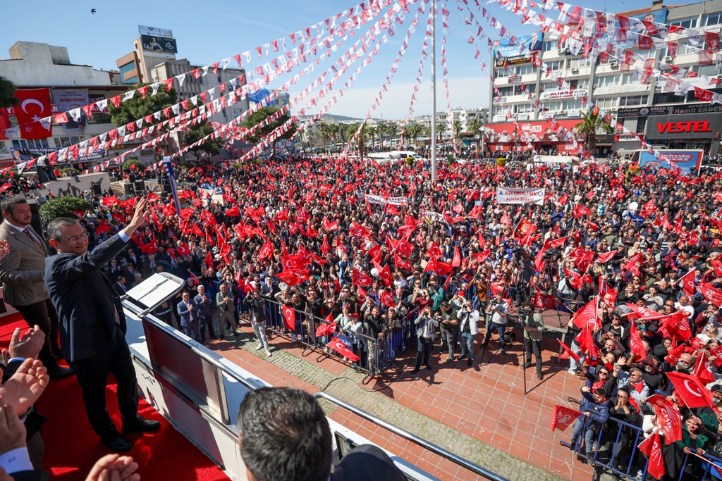 Özgür Özel, Aliağa'da vatandaşlarla buluştu