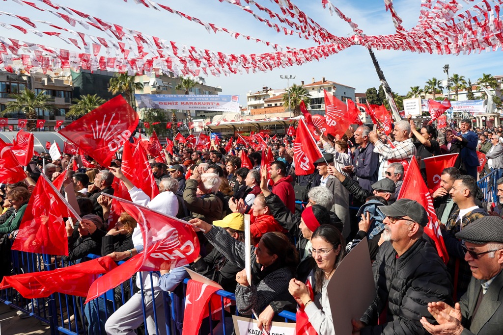 Özgür Özel, Menemen'de halk buluşmasına katıldı