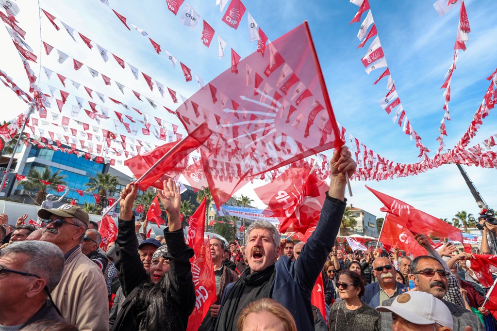 Özgür Özel, Menemen'de halk buluşmasına katıldı