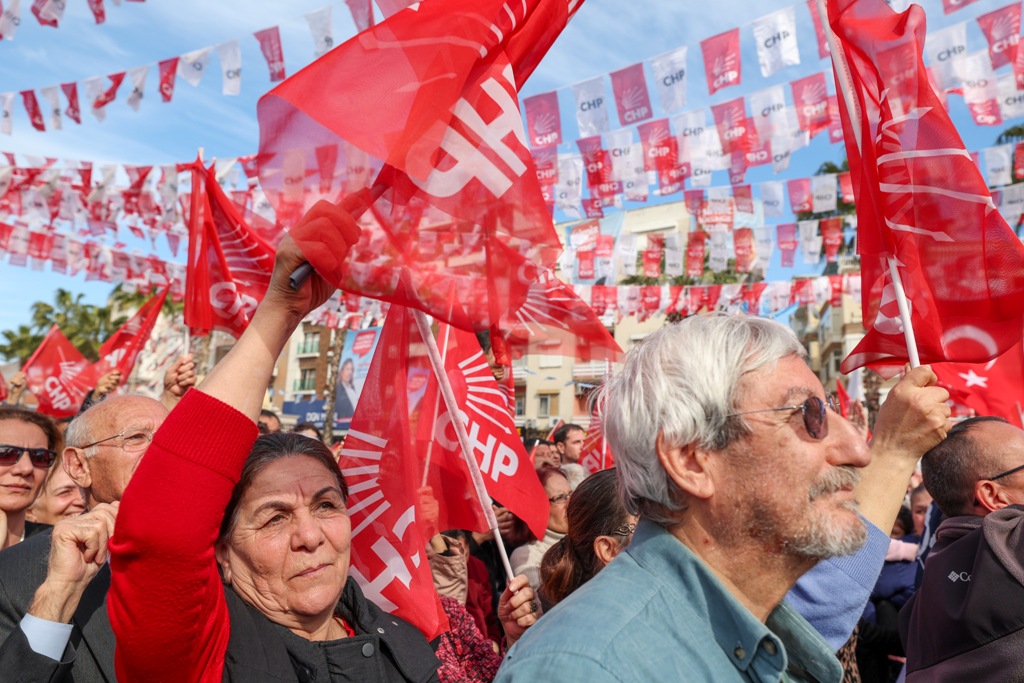 Özgür Özel, Menemen'de halk buluşmasına katıldı