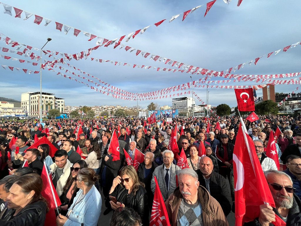 Özgür Özel, Çiğli'de halkla buluştu!