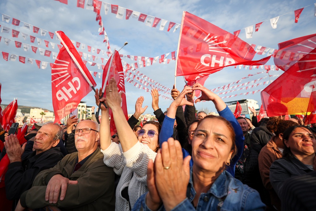 Özgür Özel, Çiğli'de halkla buluştu!