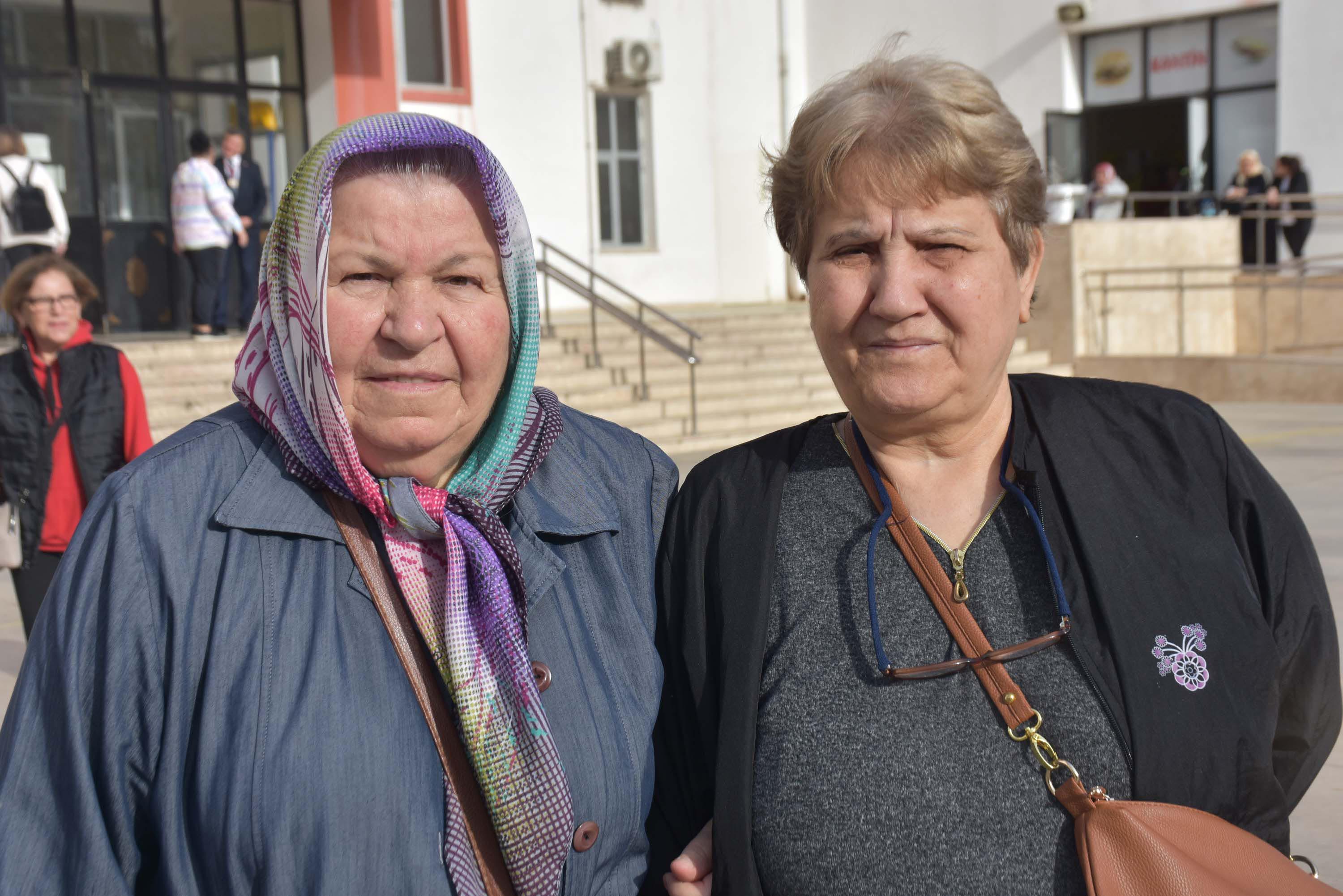 İzmir'deki okullarda oy kullanma yoğunluğu