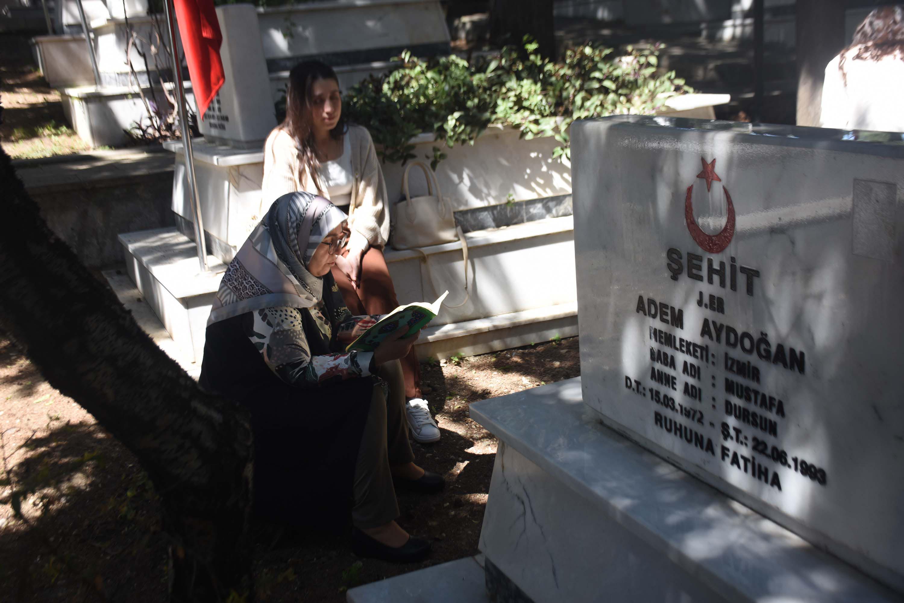 Kadifekale Şehitliği'nde buruk bayram