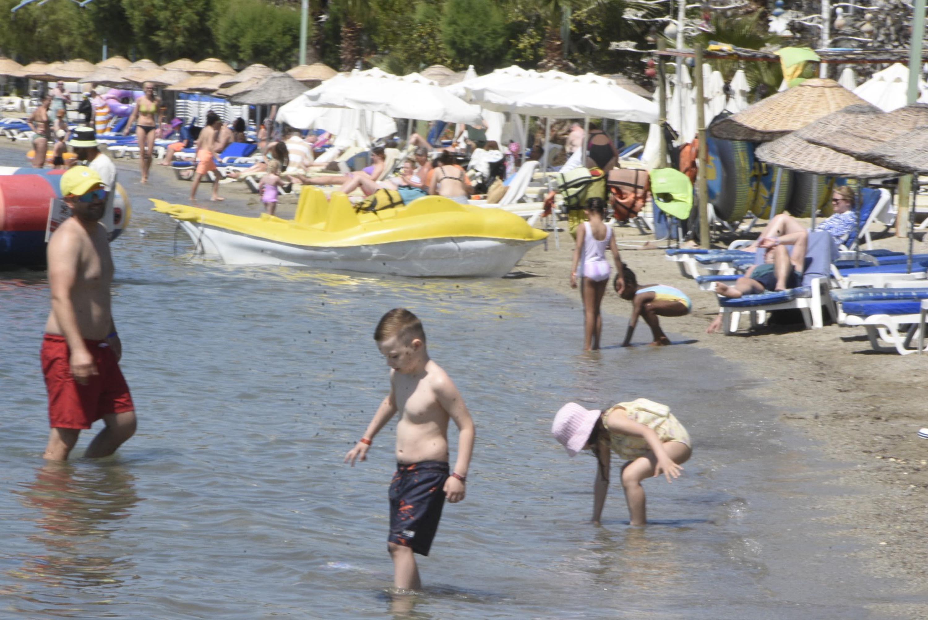 Bodrum'da plajlarda 'bayram' yoğunluğu