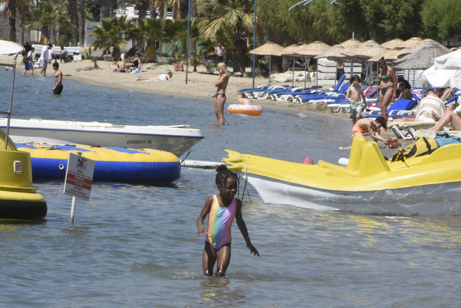 Bodrum'da plajlarda 'bayram' yoğunluğu