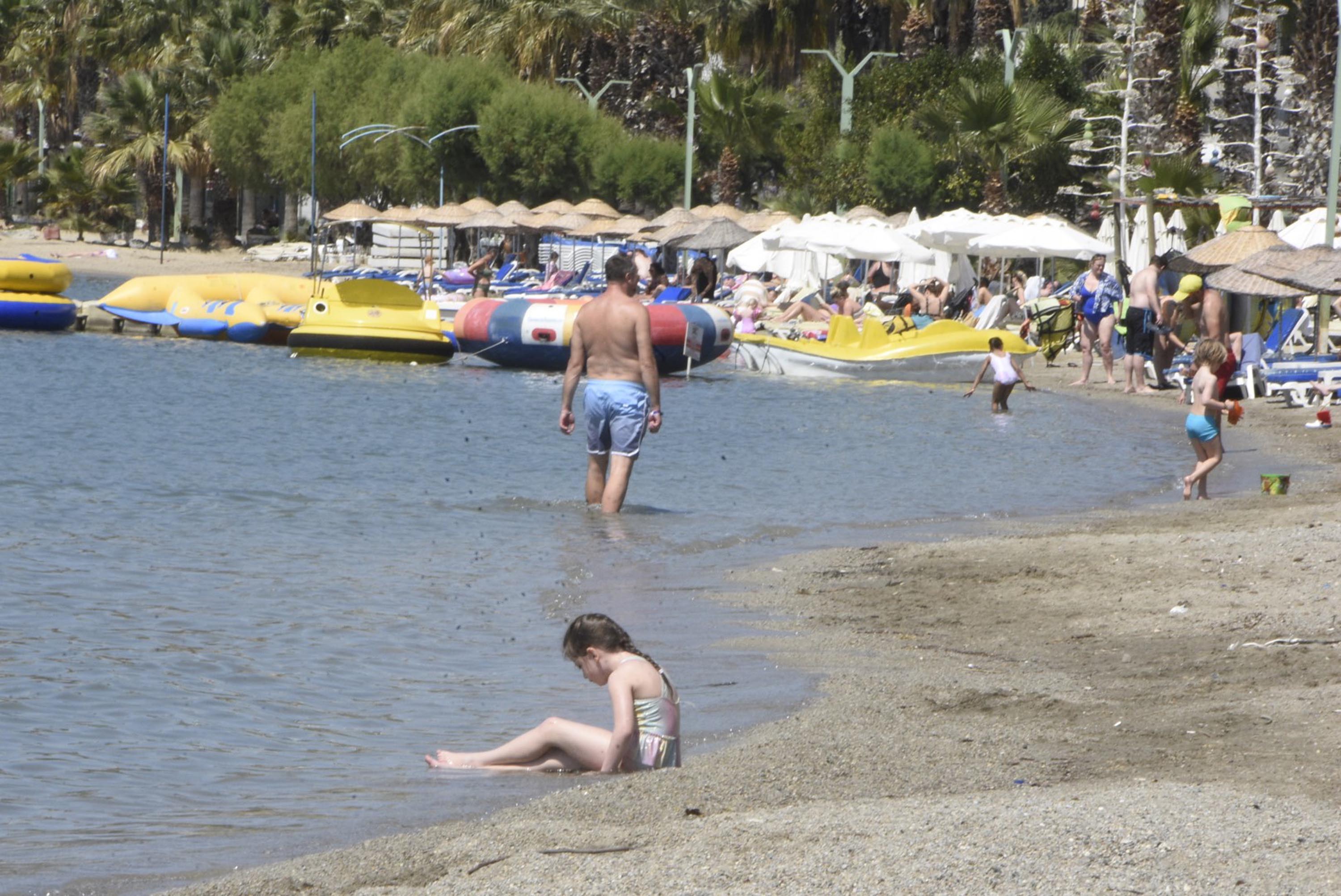 Bodrum'da plajlarda 'bayram' yoğunluğu