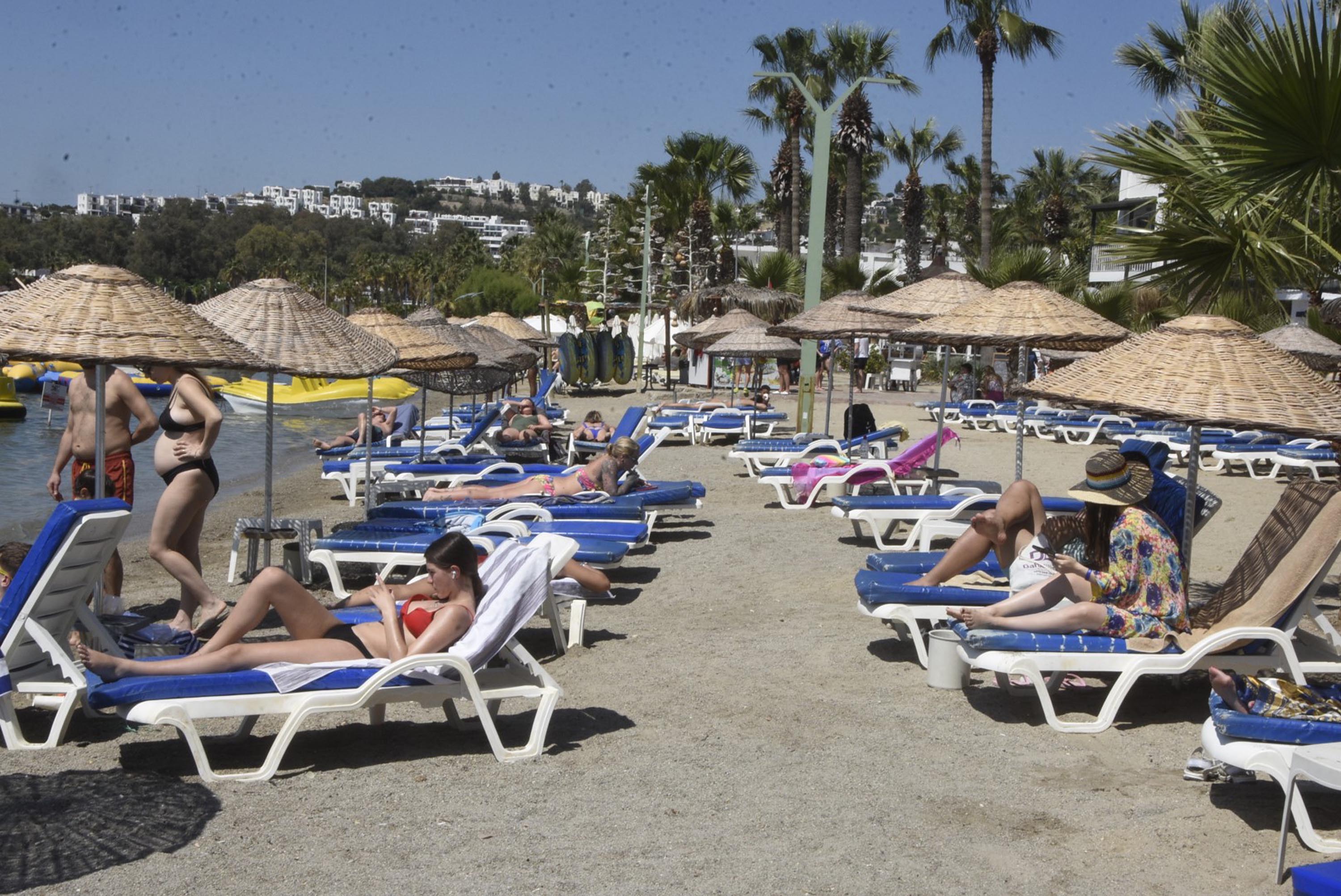 Bodrum'da plajlarda 'bayram' yoğunluğu