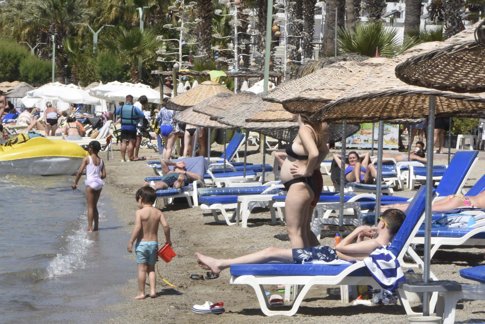 Bodrum'da plajlarda 'bayram' yoğunluğu