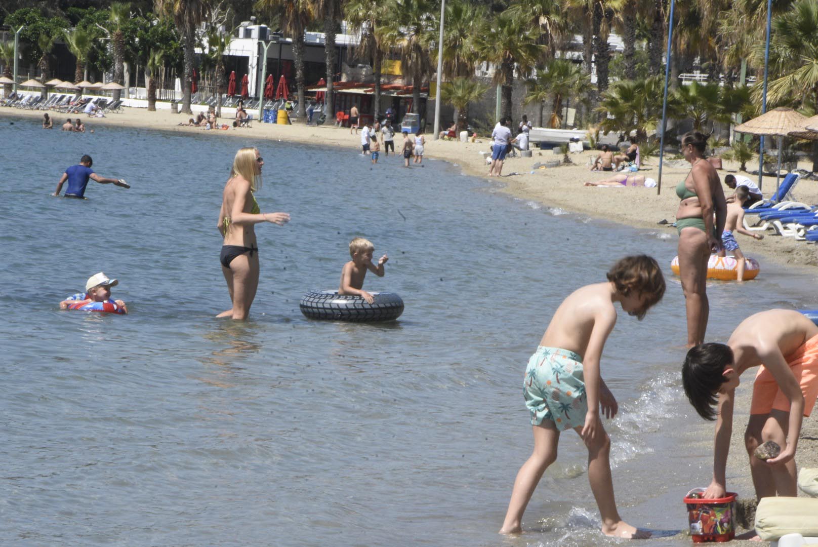 Bodrum'da plajlarda 'bayram' yoğunluğu