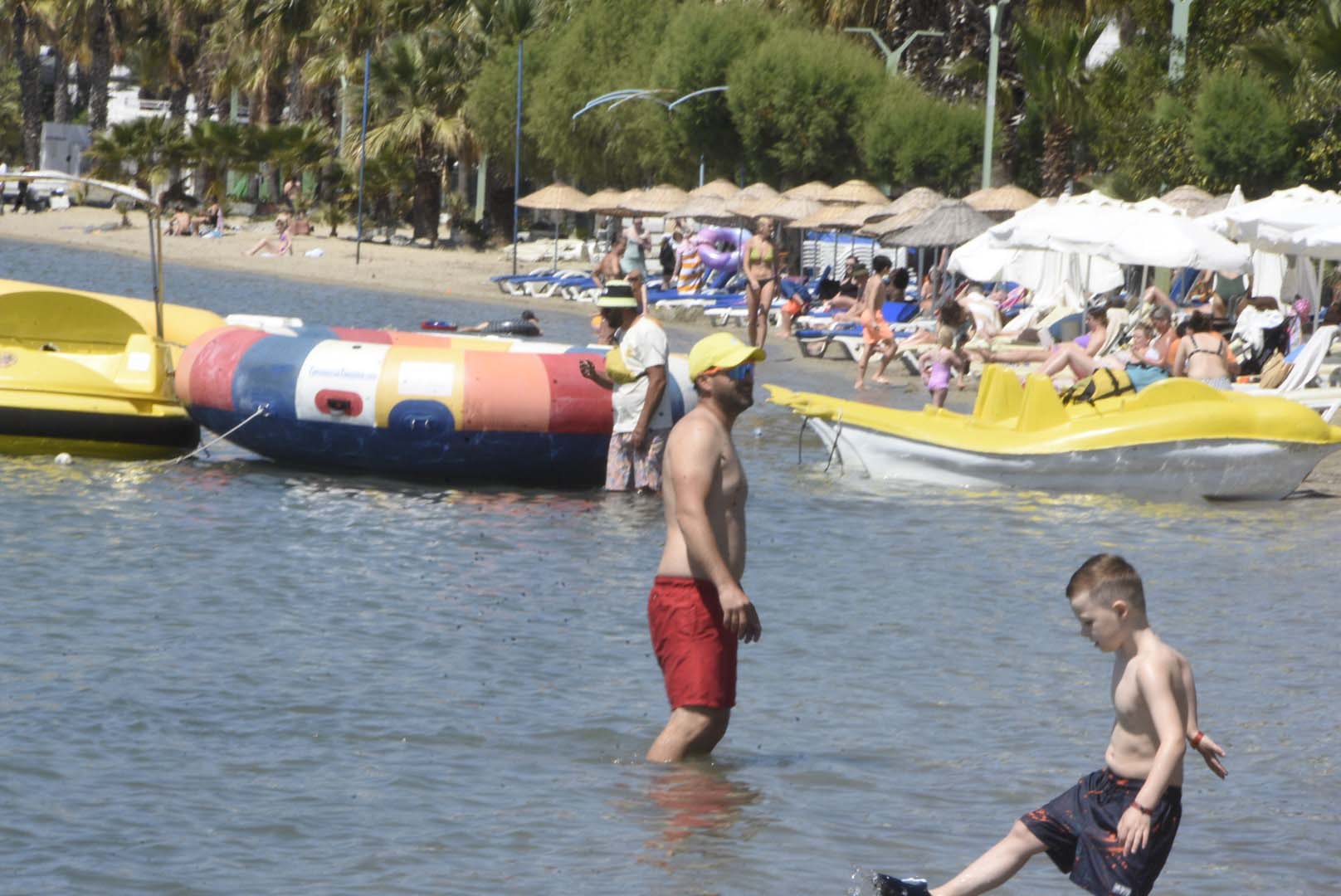 Bodrum'da plajlarda 'bayram' yoğunluğu