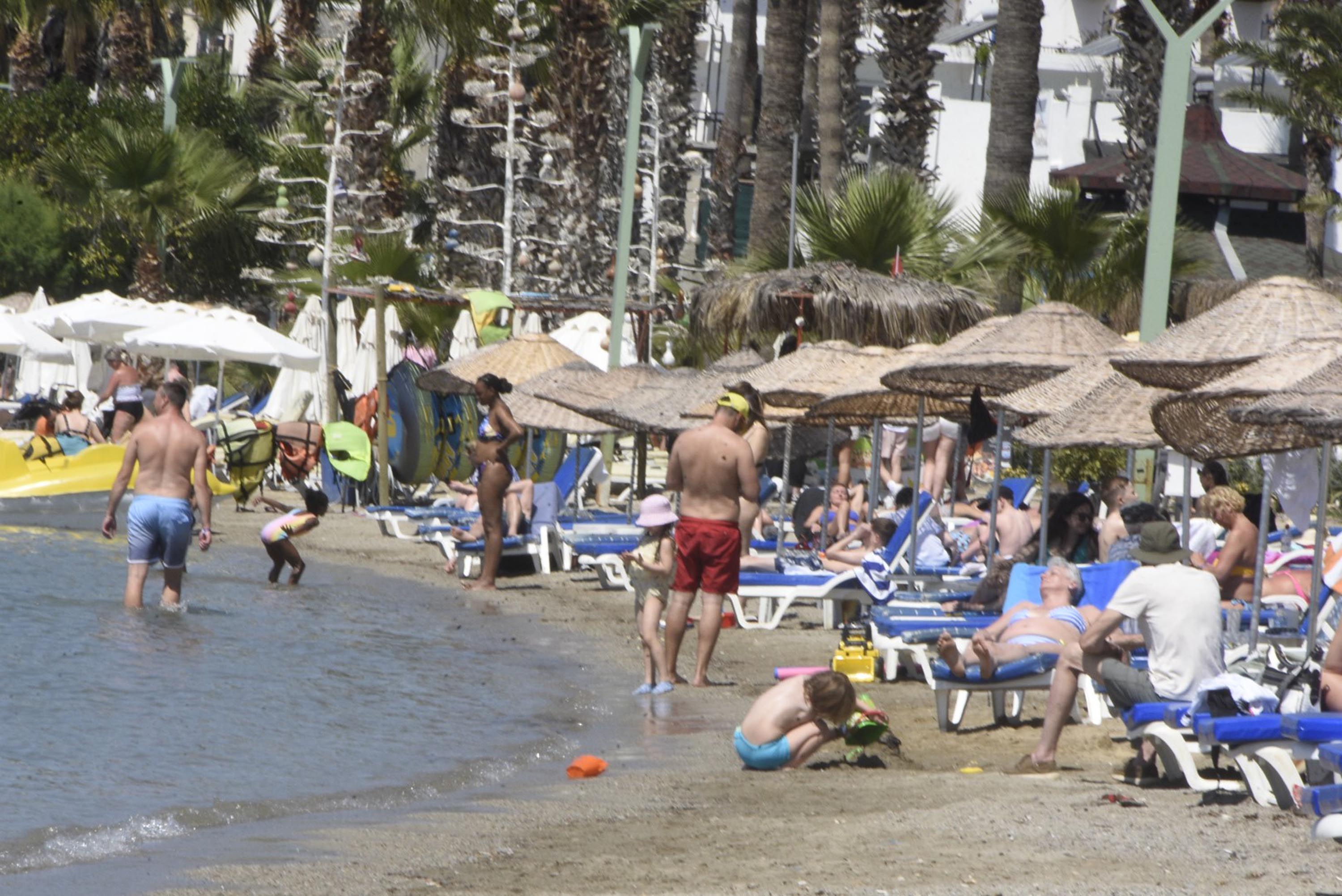 Bodrum'da plajlarda 'bayram' yoğunluğu