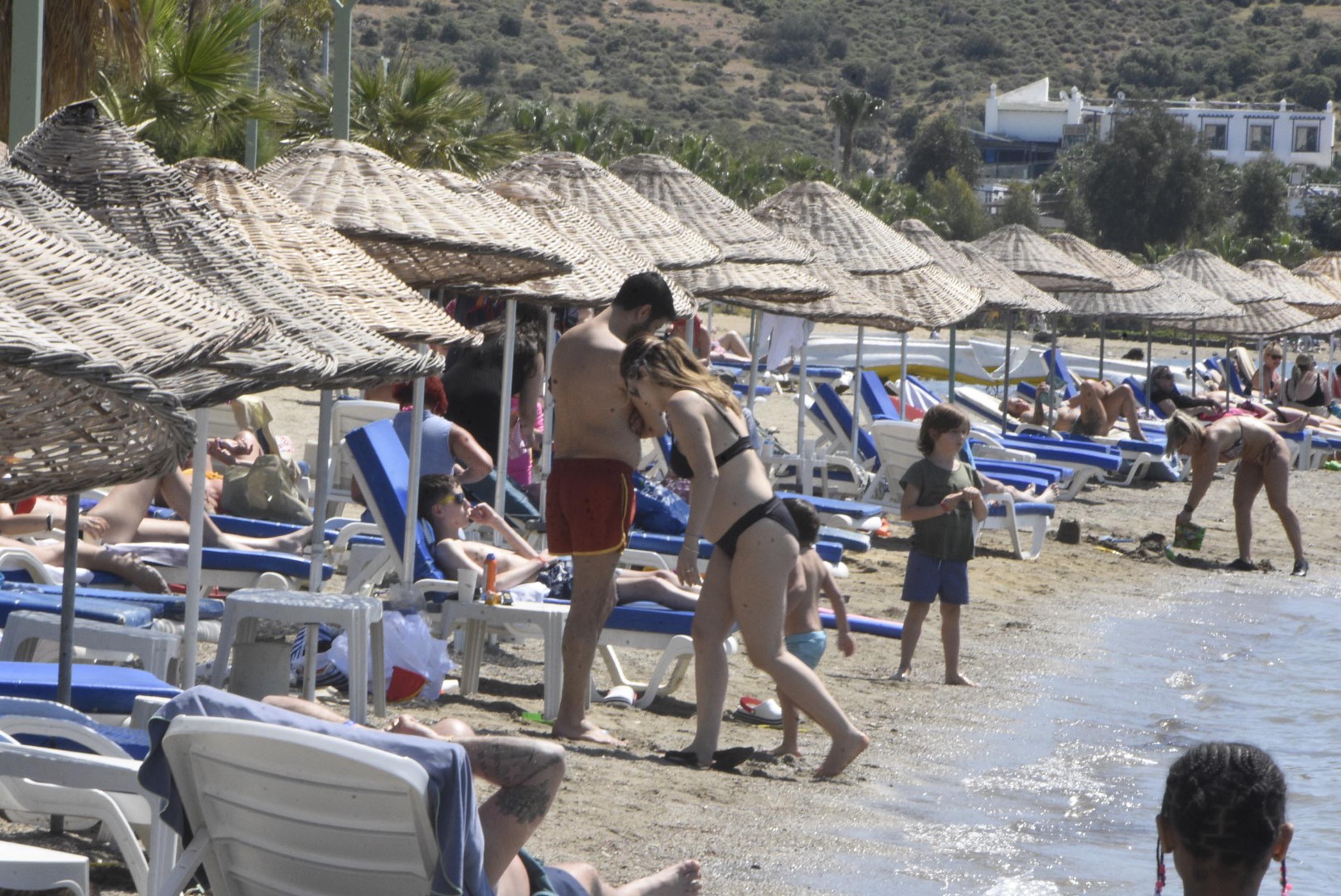 Bodrum'da plajlarda 'bayram' yoğunluğu