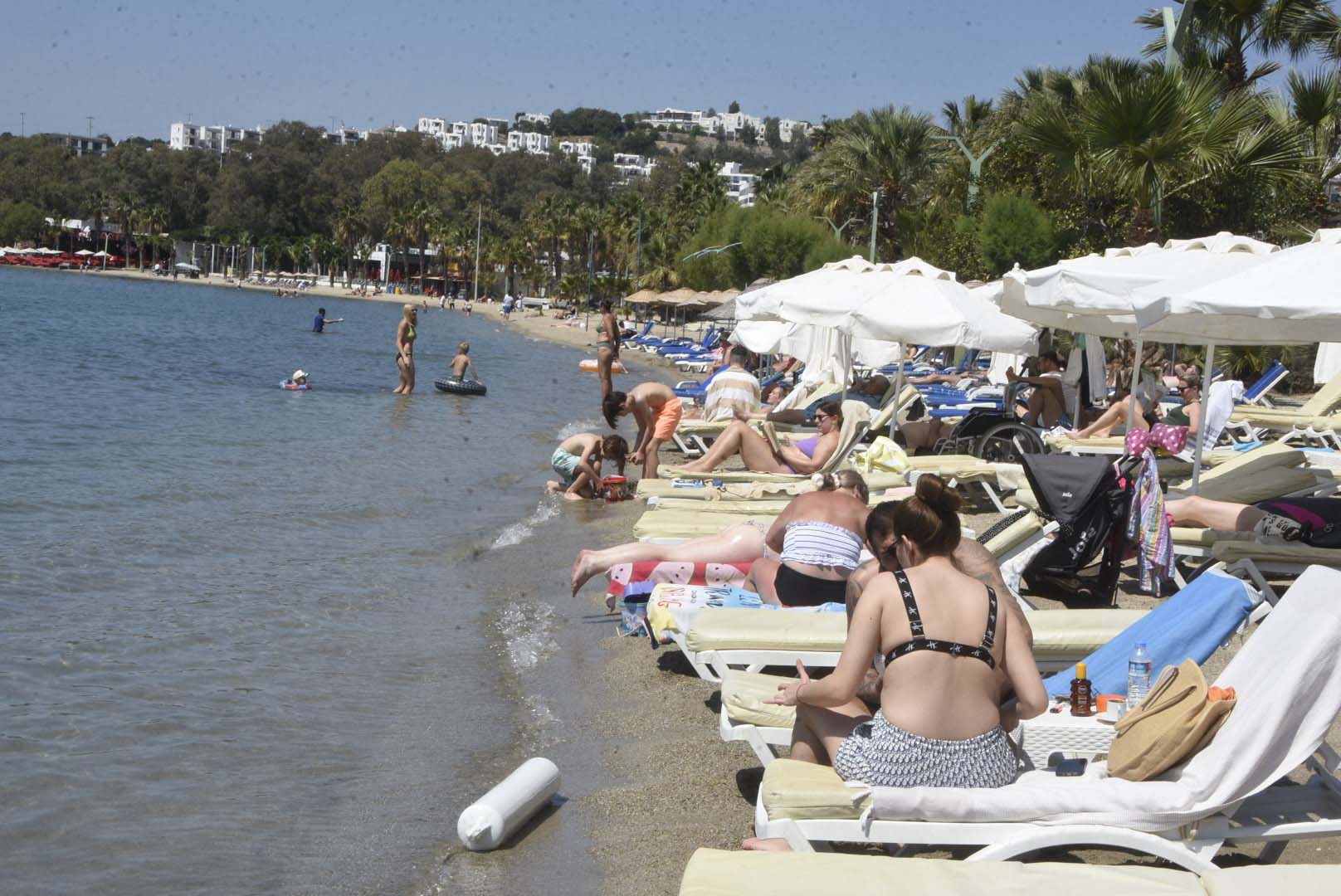 Bodrum'da plajlarda 'bayram' yoğunluğu