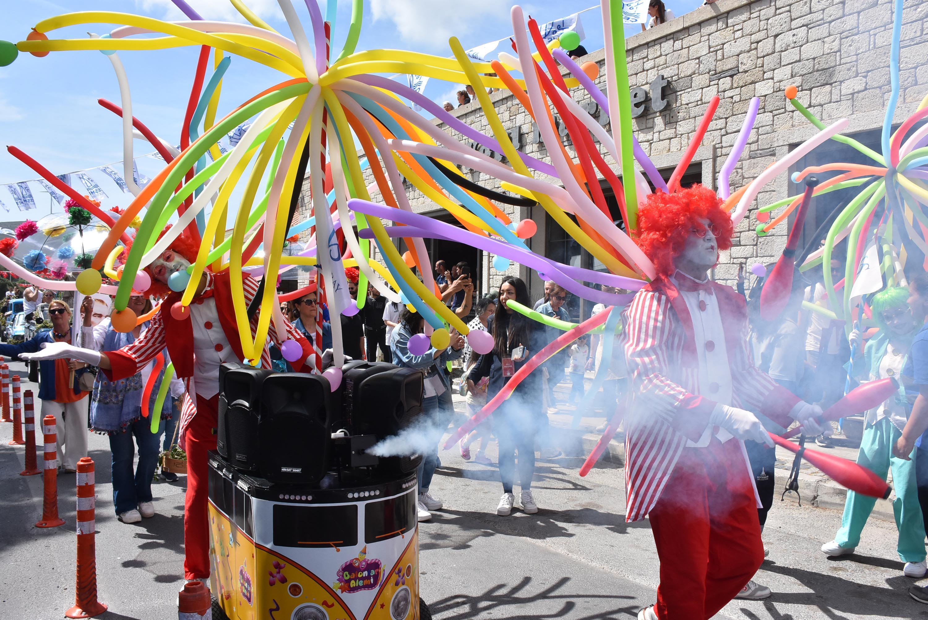 Alaçatı Ot Festivali'nde renkli kortej