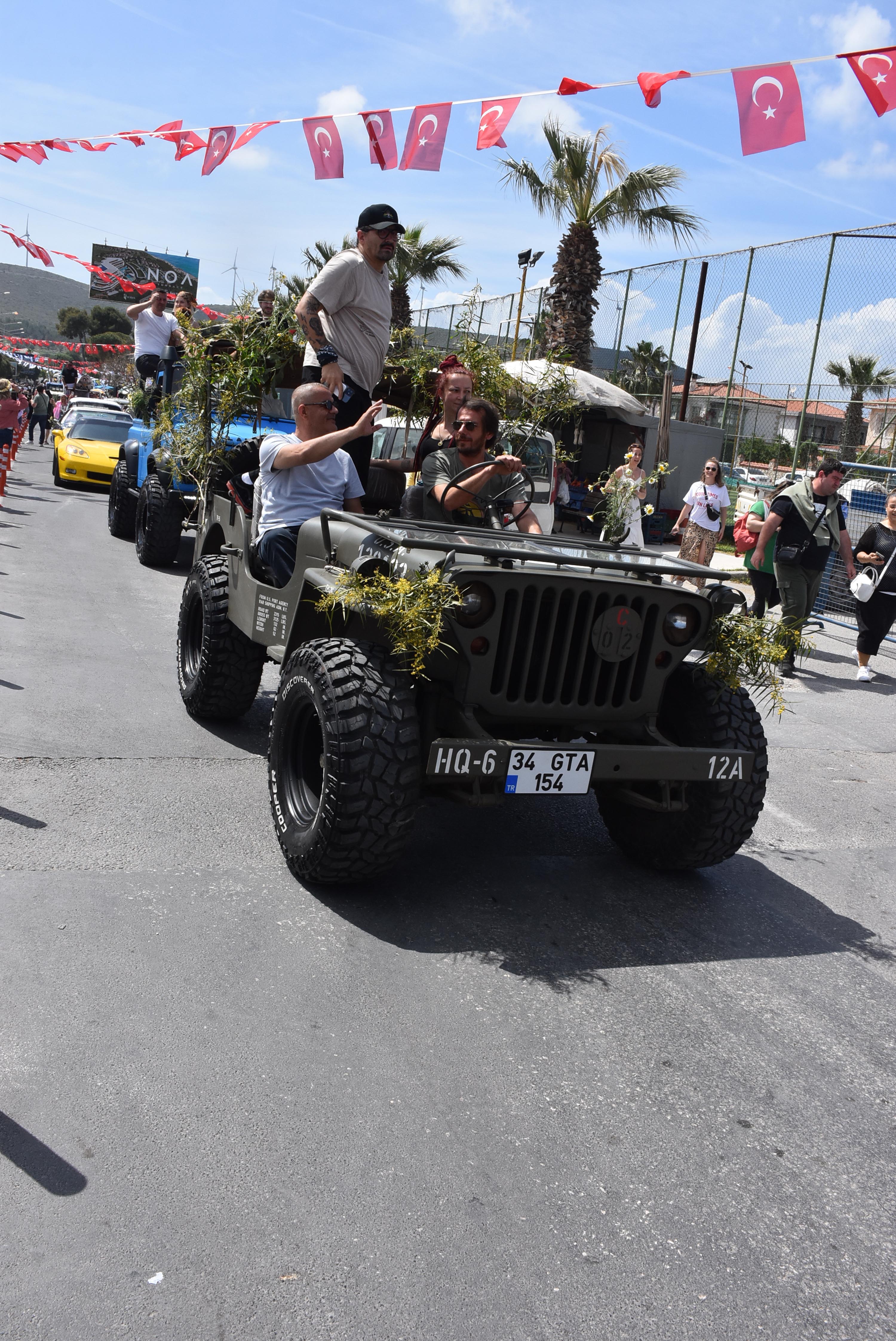 Alaçatı Ot Festivali'nde renkli kortej