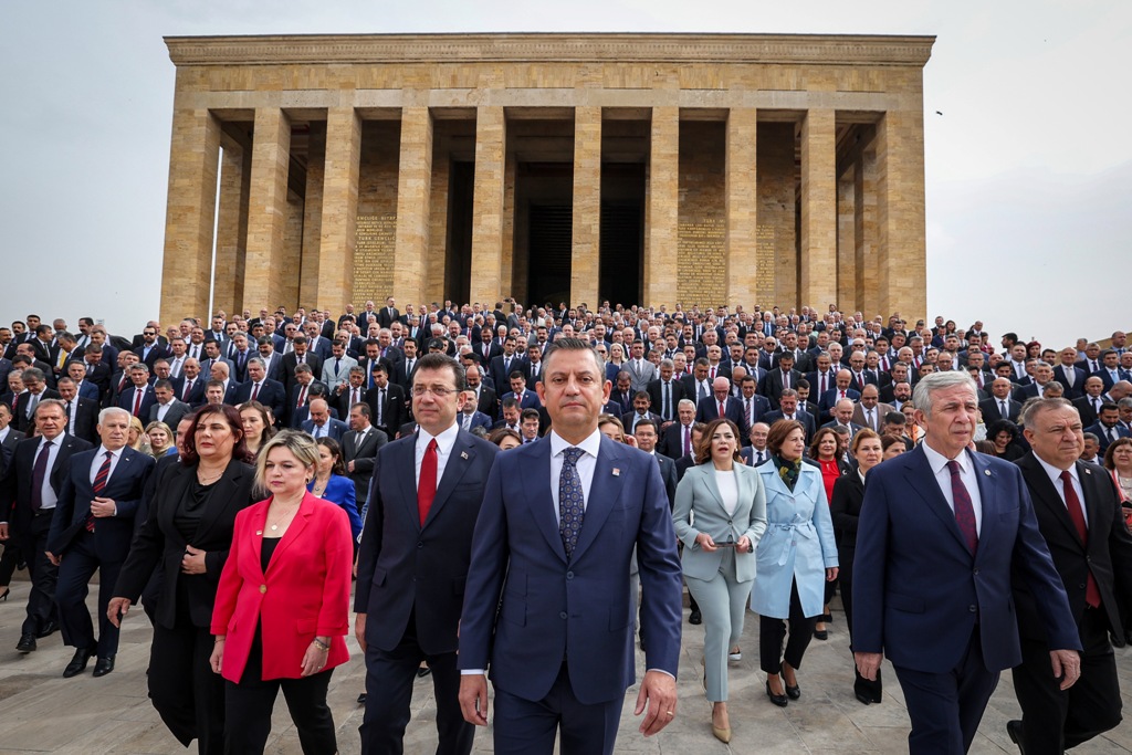 CHP heyeti Anıtkabir'de