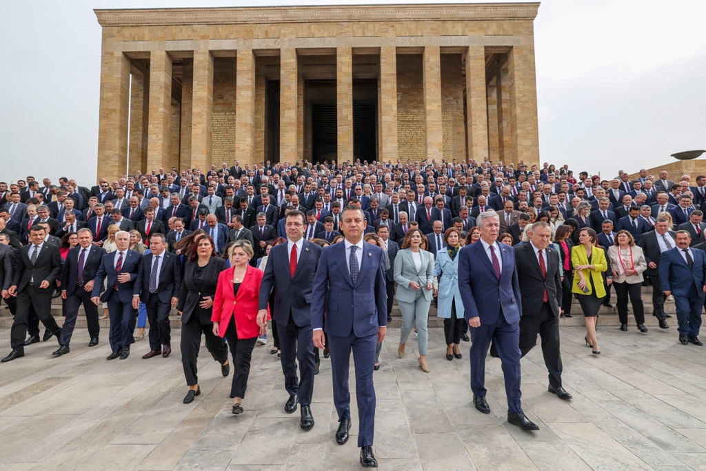 CHP heyeti Anıtkabir'de