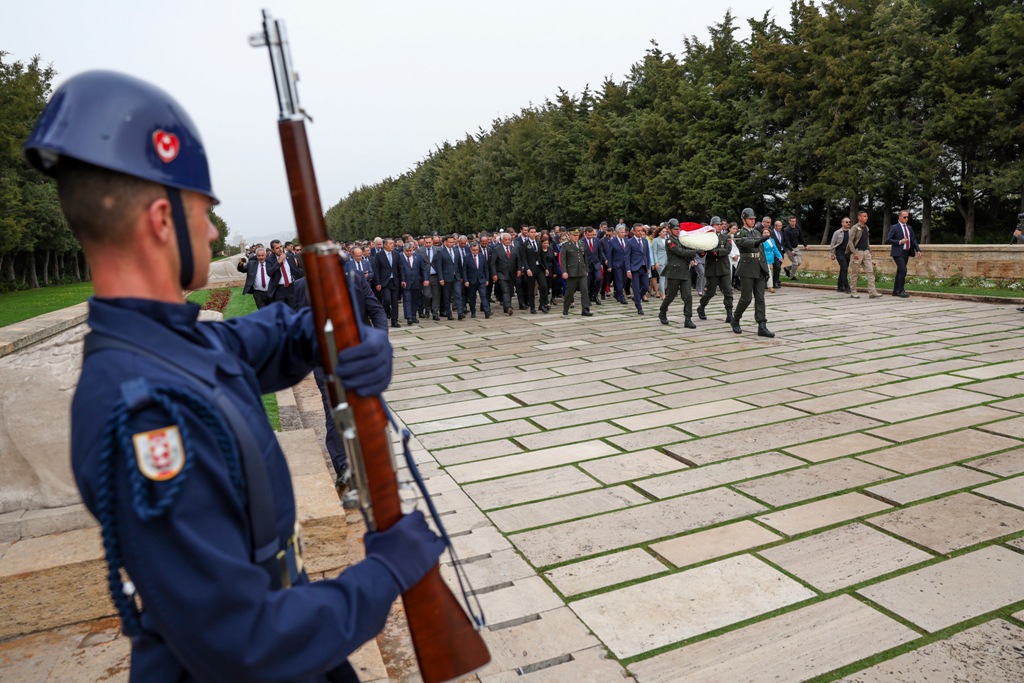 CHP heyeti Anıtkabir'de