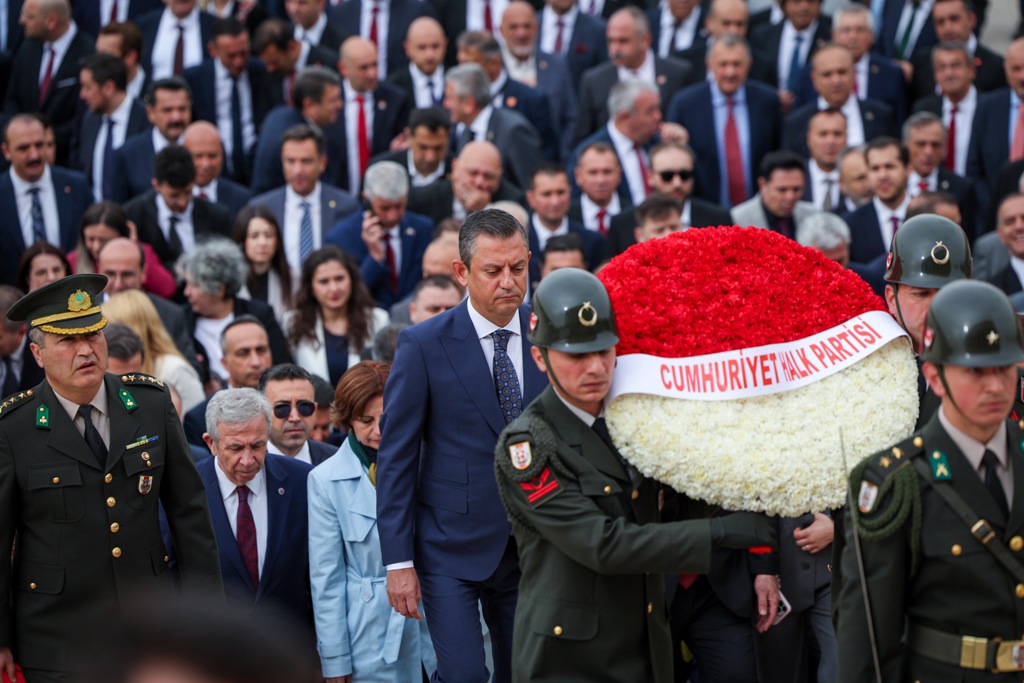 CHP heyeti Anıtkabir'de