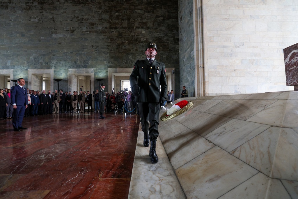 CHP heyeti Anıtkabir'de