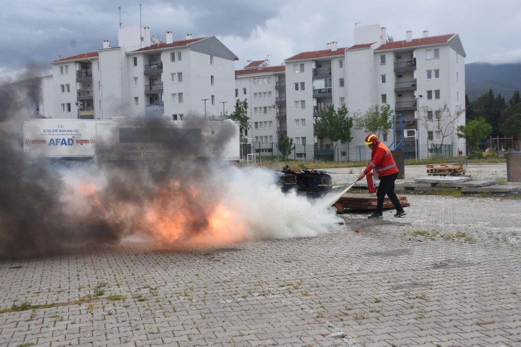 İzmir'de 'Hayvan Arama Kurtarma Tatbikatı' yapıldı