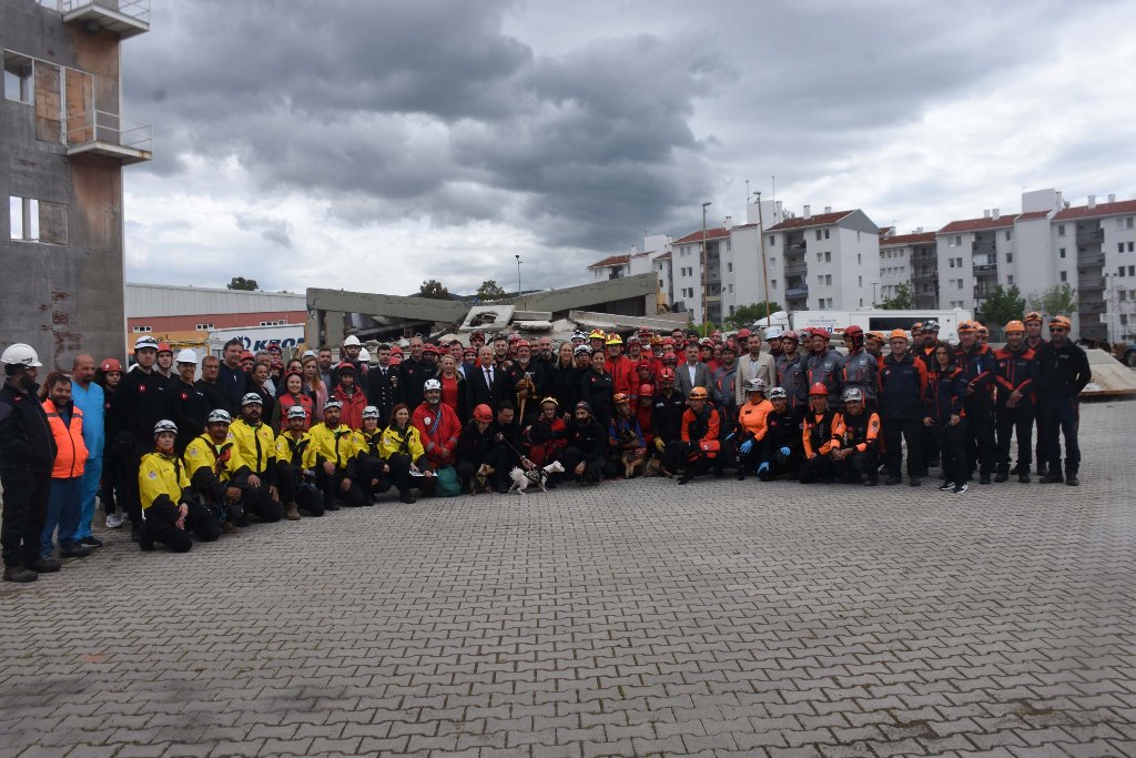 İzmir'de 'Hayvan Arama Kurtarma Tatbikatı' yapıldı