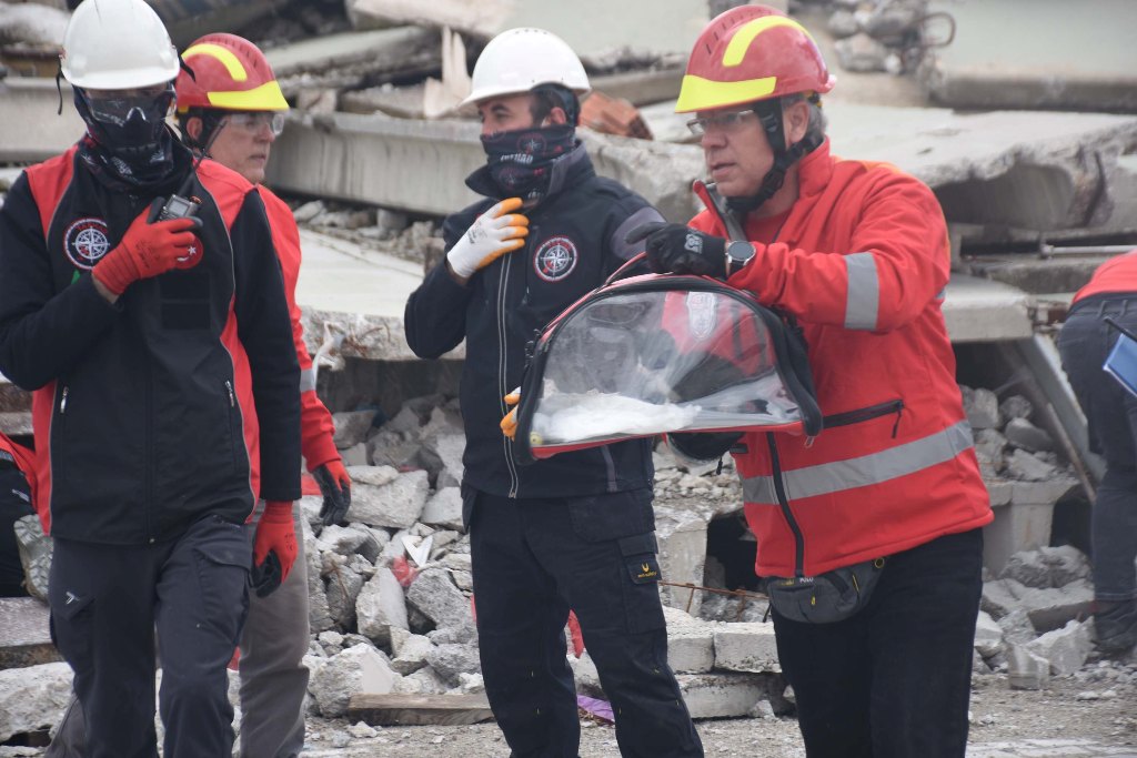 İzmir'de 'Hayvan Arama Kurtarma Tatbikatı' yapıldı