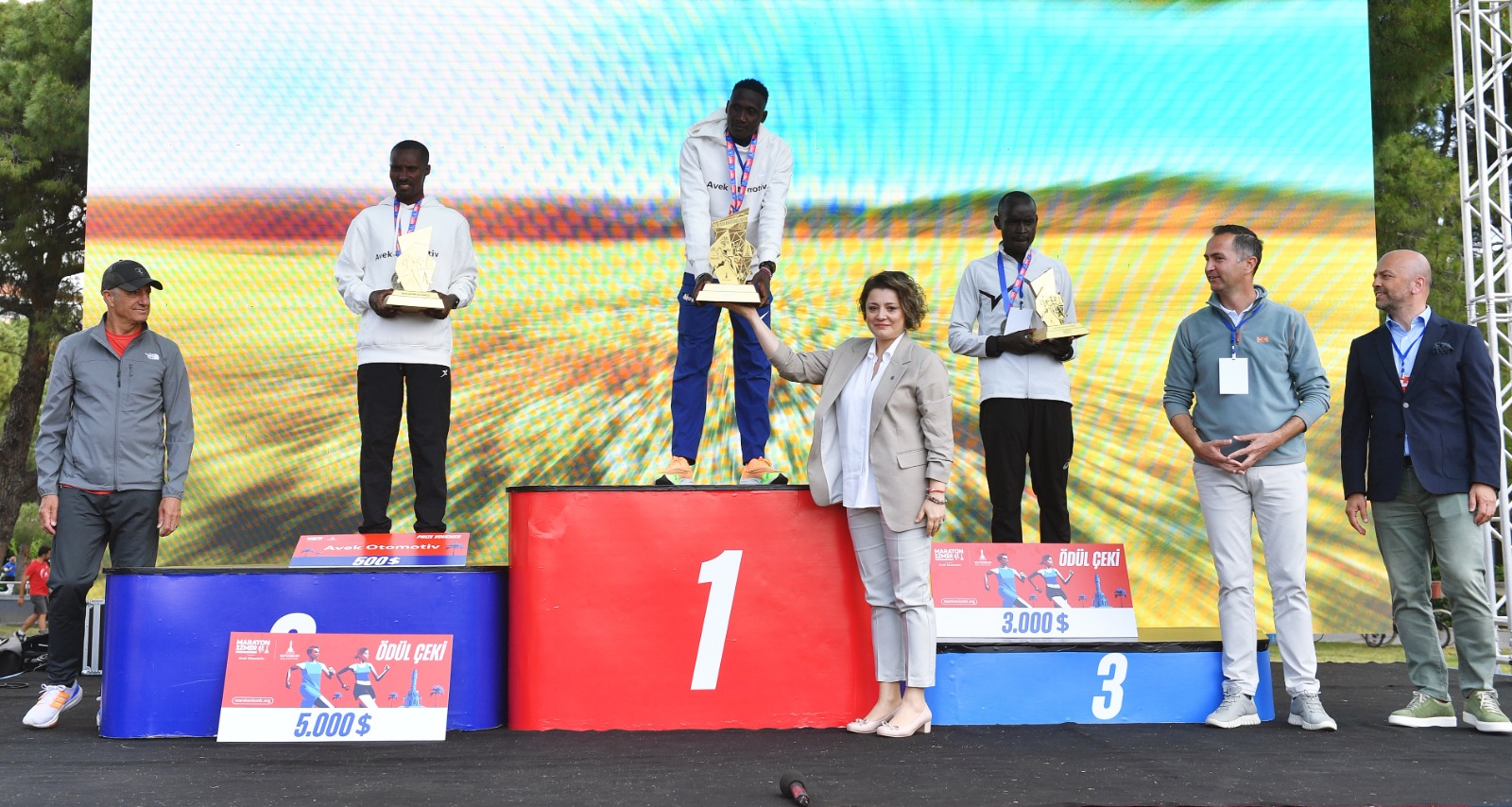 Türkiye’nin en hızlı maratonu Maraton İzmir koşuldu