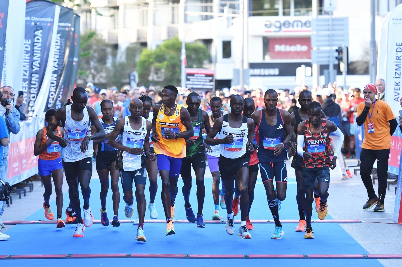 Türkiye’nin en hızlı maratonu Maraton İzmir koşuldu