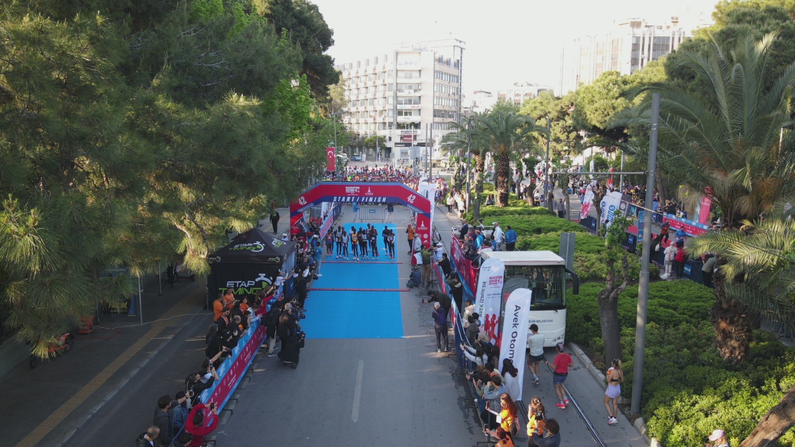 Türkiye’nin en hızlı maratonu Maraton İzmir koşuldu