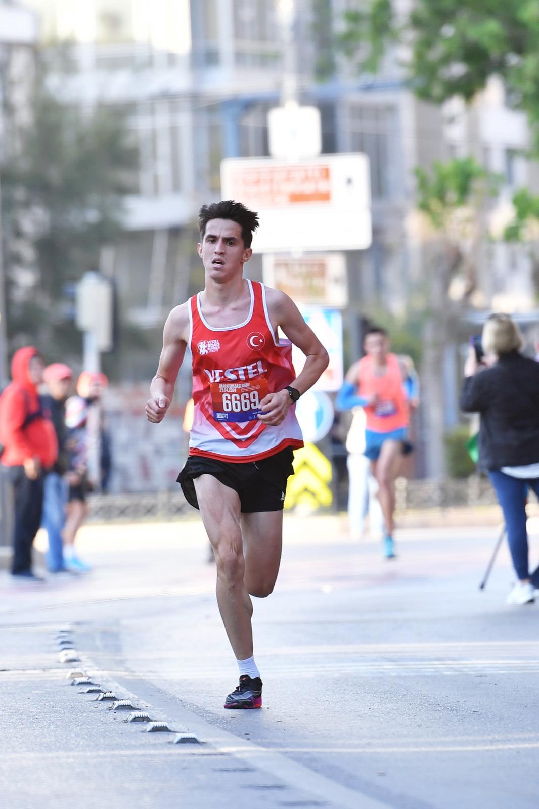 Türkiye’nin en hızlı maratonu Maraton İzmir koşuldu