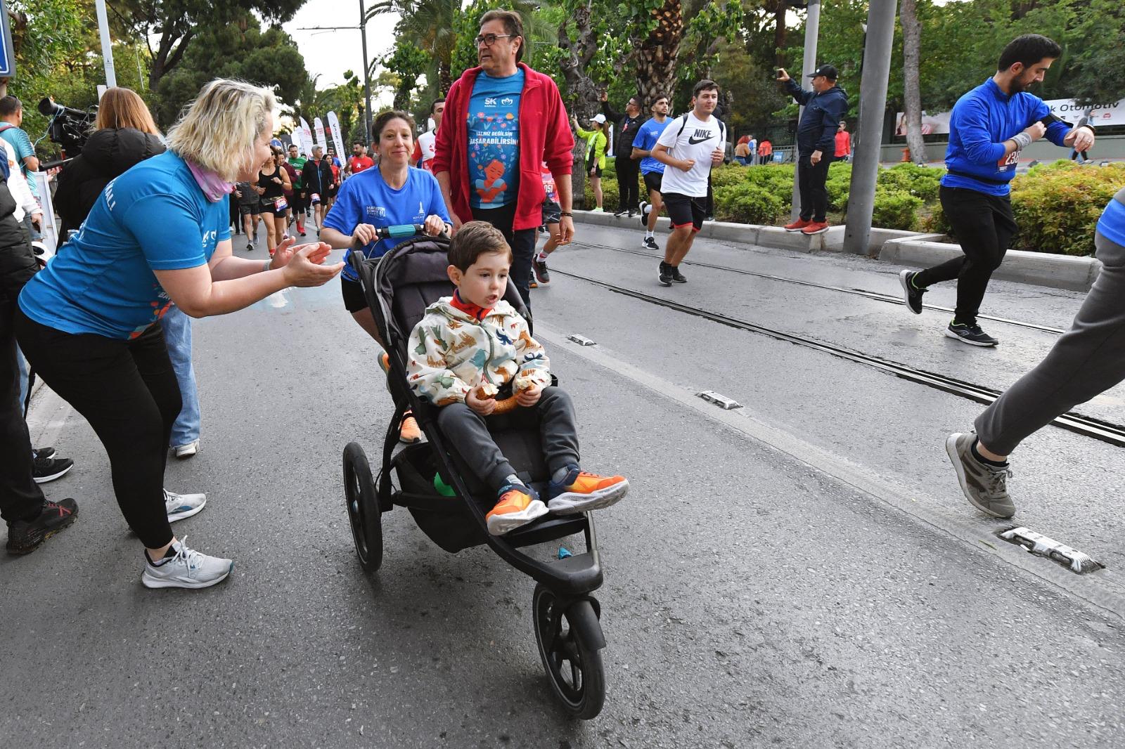 Türkiye’nin en hızlı maratonu Maraton İzmir koşuldu