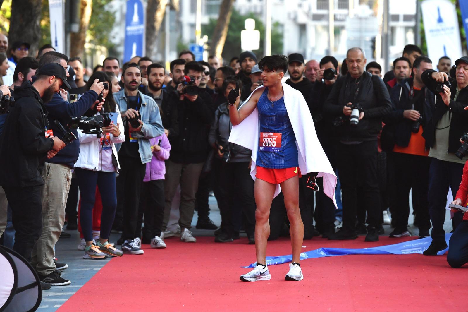 Türkiye’nin en hızlı maratonu Maraton İzmir koşuldu