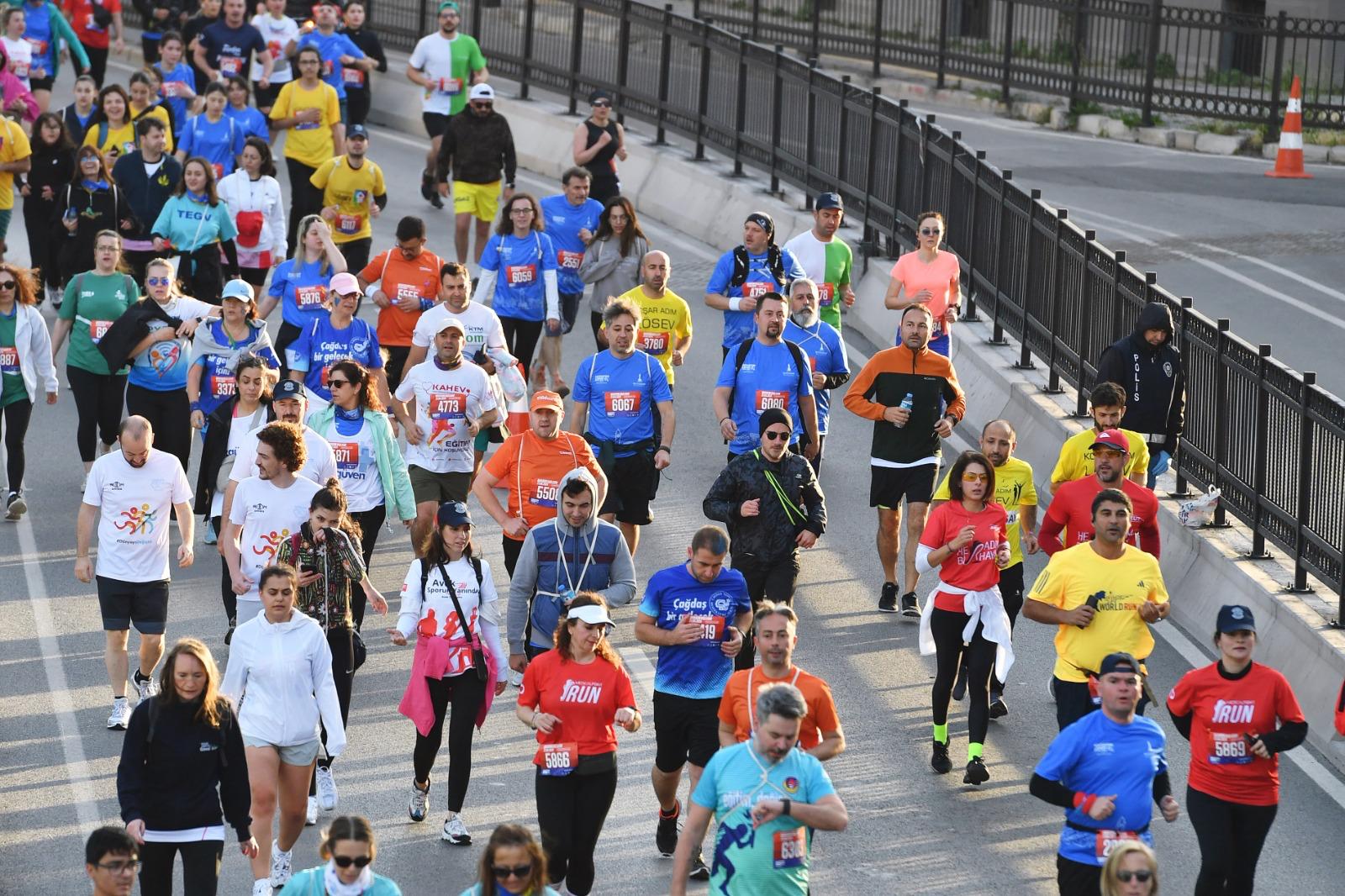 Türkiye’nin en hızlı maratonu Maraton İzmir koşuldu