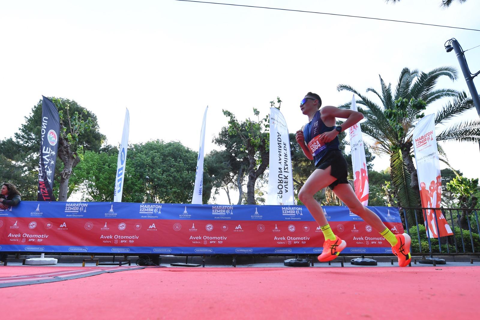 Türkiye’nin en hızlı maratonu Maraton İzmir koşuldu