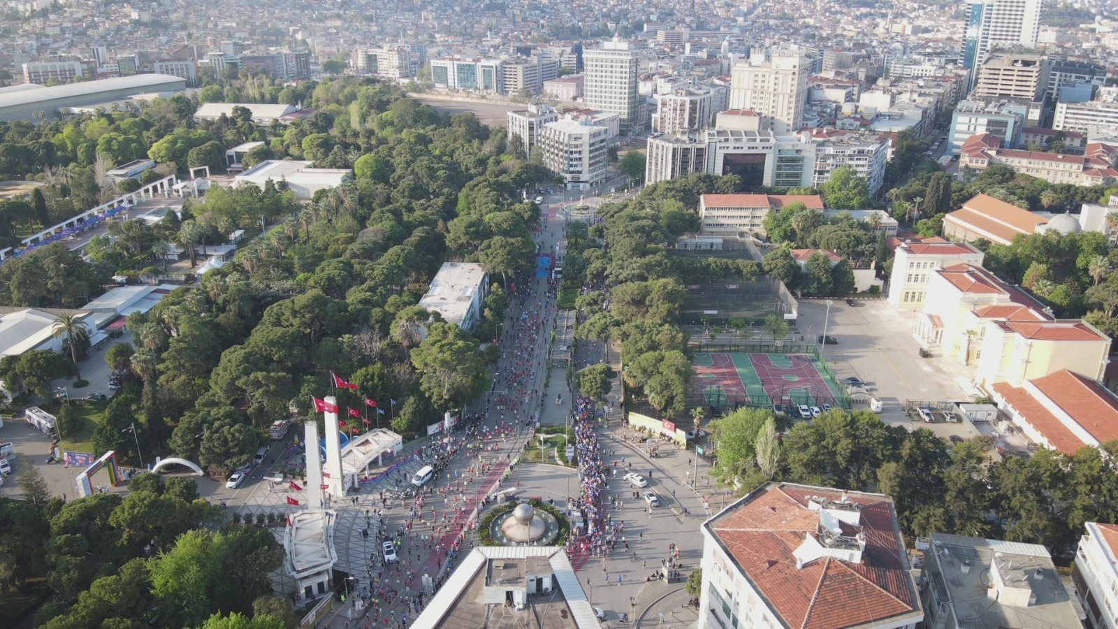 Türkiye’nin en hızlı maratonu Maraton İzmir koşuldu