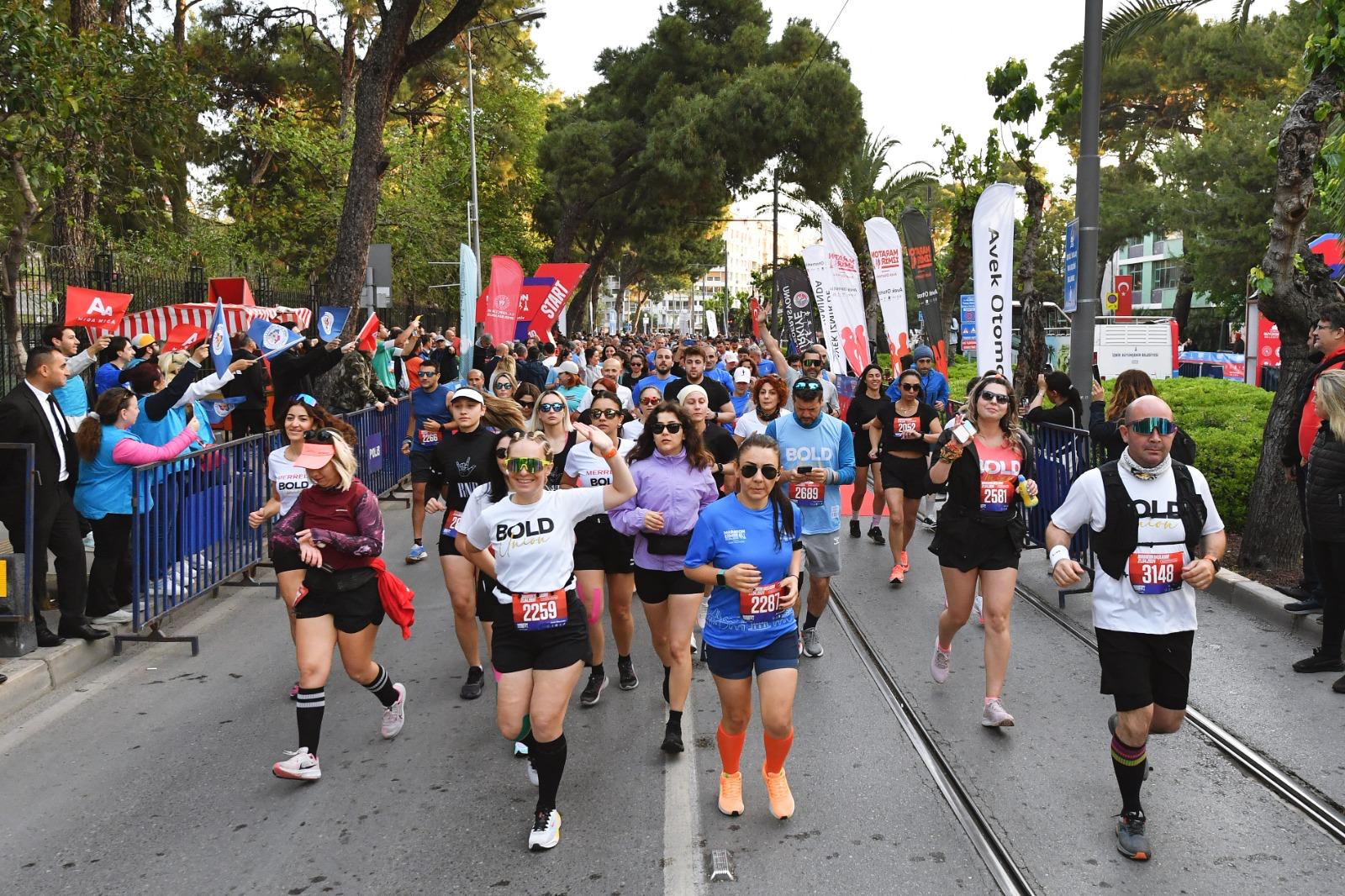 Türkiye’nin en hızlı maratonu Maraton İzmir koşuldu