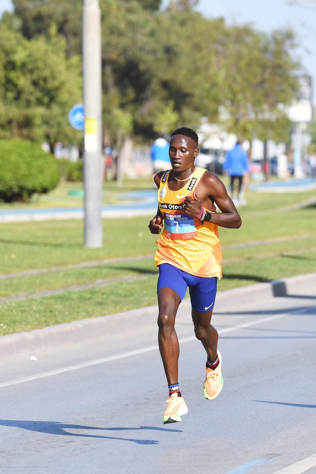 Türkiye’nin en hızlı maratonu Maraton İzmir koşuldu