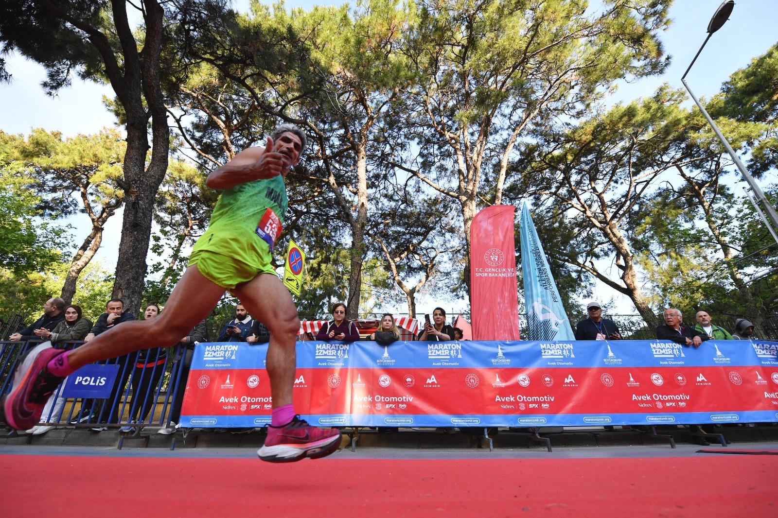 Türkiye’nin en hızlı maratonu Maraton İzmir koşuldu