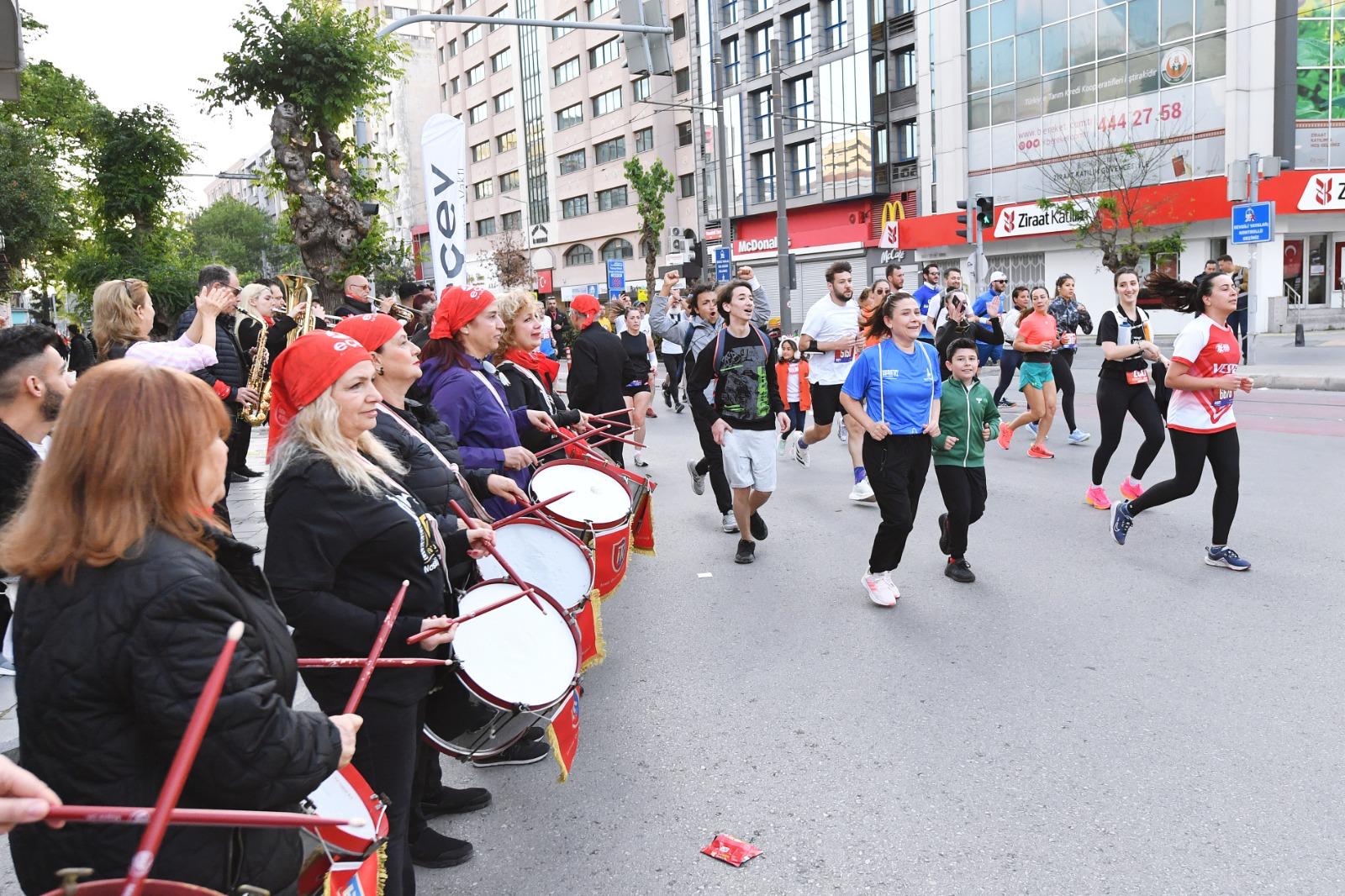 Türkiye’nin en hızlı maratonu Maraton İzmir koşuldu