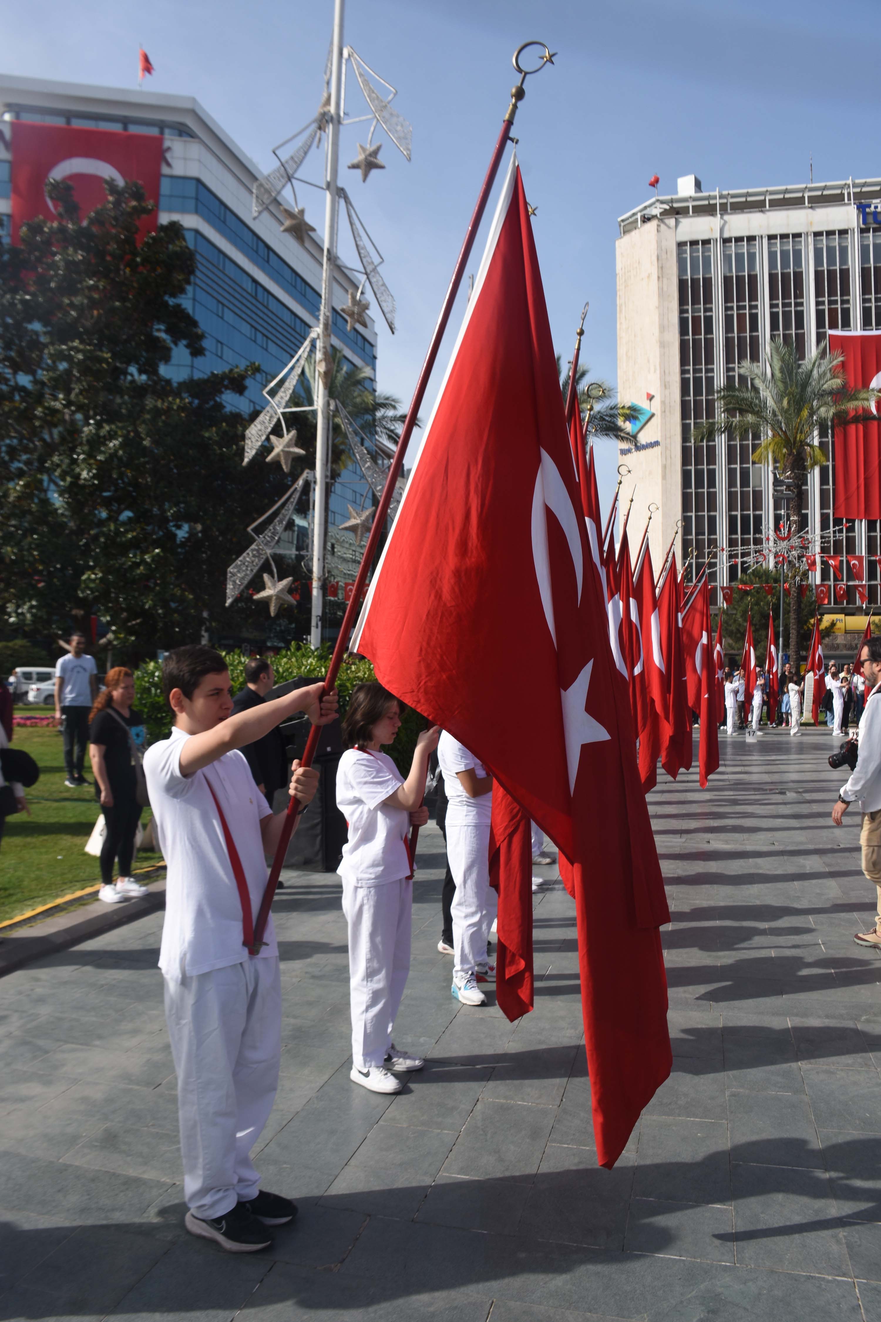 İzmir'de 23 Nisan coşkusu