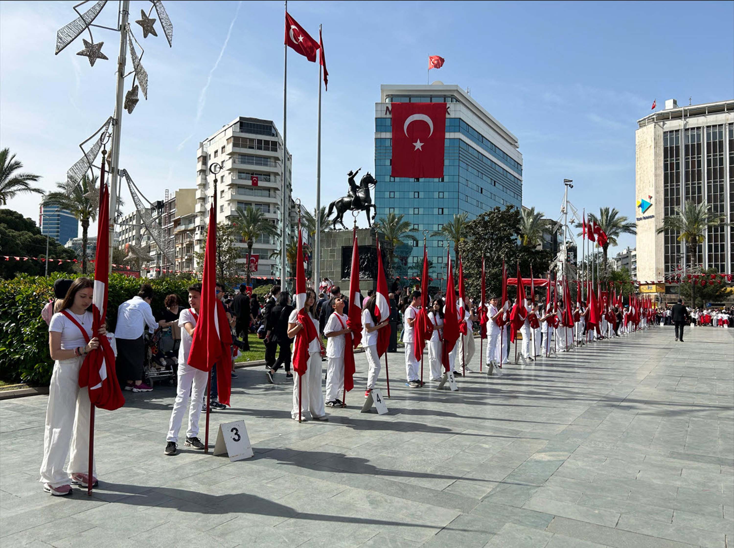 İzmir'de 23 Nisan coşkusu