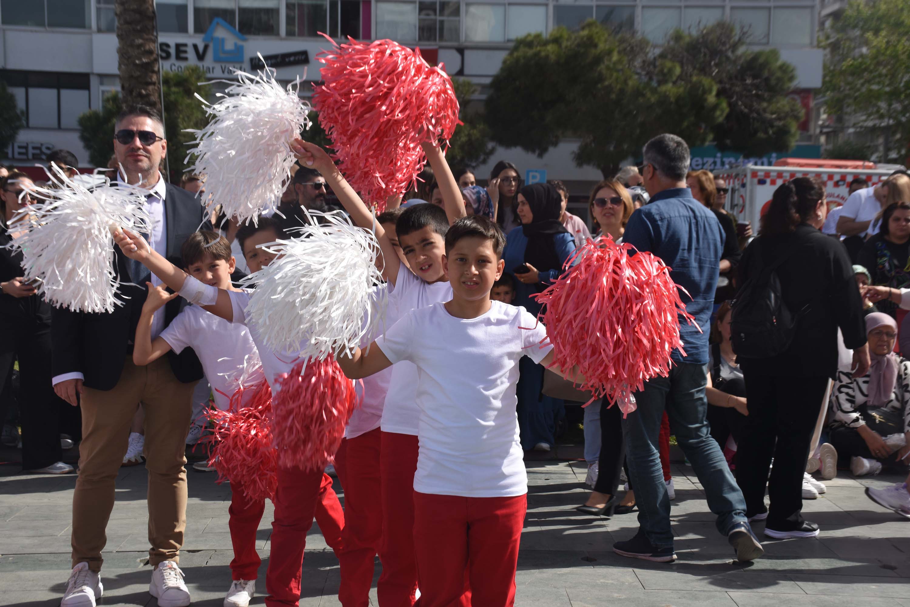 İzmir'de 23 Nisan coşkusu