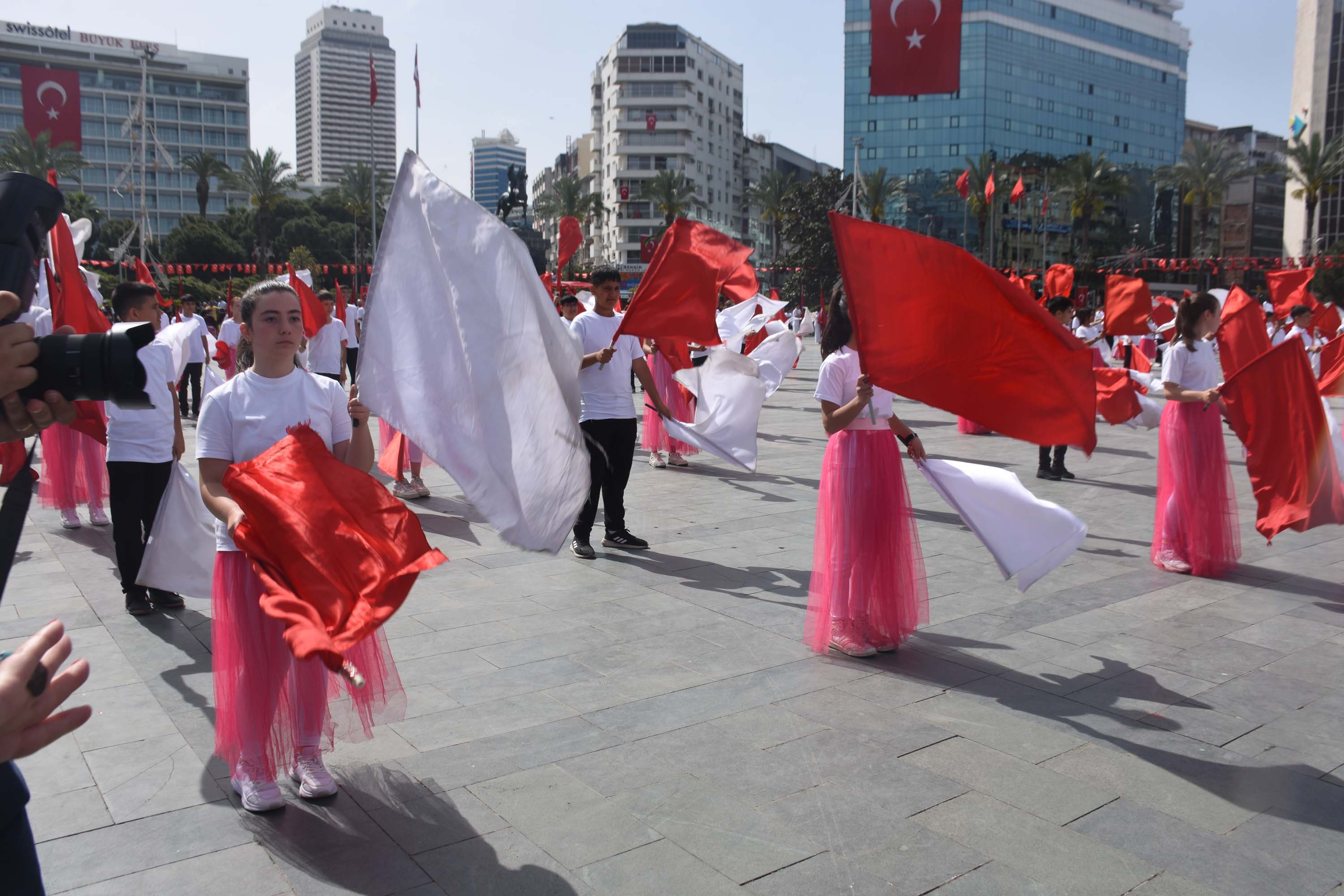 İzmir'de 23 Nisan coşkusu